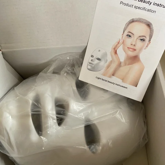 LED Light Therapy Mask - Picture 11 of 15